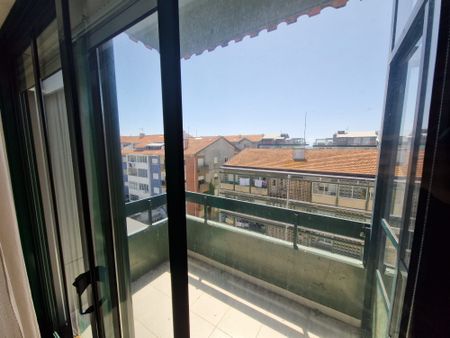 Apartamento T3 Renovado na Praia da Barra - 2ª Linha do Mar. - Photo 2