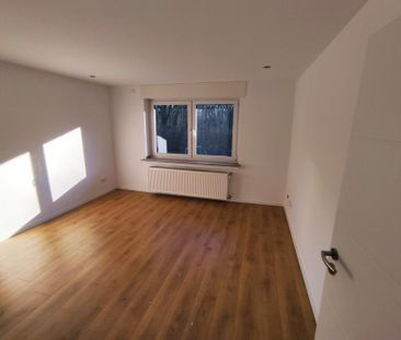 Erstbezug nach Sanierung– 2-Zimmer-Wohnung mit Einbauküche - Photo 3