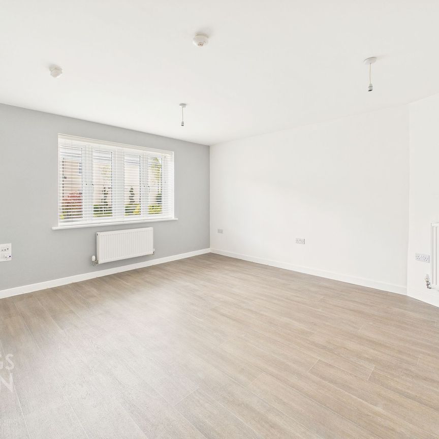 Kestrel Avenue, Queens Hills, Norwich - Photo 1