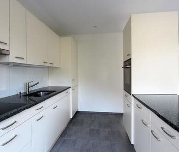 Dachwohnung mit verglastem Balkon - Photo 1