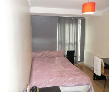 3 bedroom flat share to rent - Photo 2