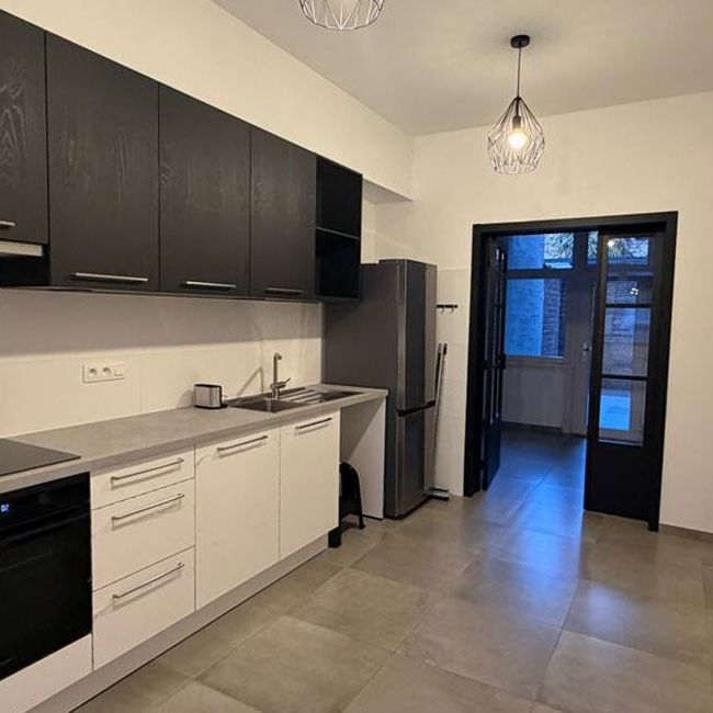 Appartement te huur in Antwerpen voor € 920 met 1 slaapkamer - Photo 1