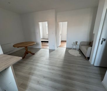 TYPE 3 - 45,74 m² - 850 € CC - - Photo 6