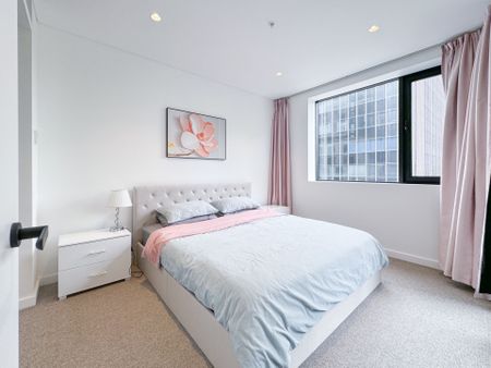 Stunning Nearly New Fully Furnished 3-Bedroom Apartment in the Heart of Bondi Junction - Photo 3