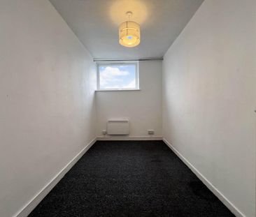 3 bedroom flat to rent - Photo 5