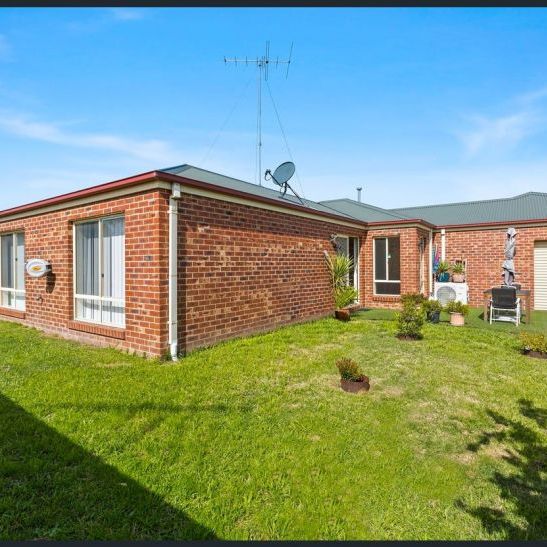 Lovely Home, Quiet Location! - Photo 1