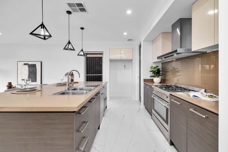 11 Pleasance Street, Box Hill NSW 2765 - House For Rent | Domain - Photo 2