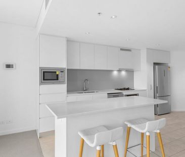 Sophisticated Inner-City Living in Brisbane’s Iconic Skytower - Photo 2