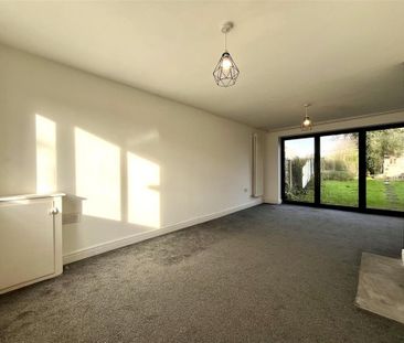 3 bedroom terraced house to rent - Photo 3