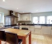 4 bedroom detached house to rent - Photo 4