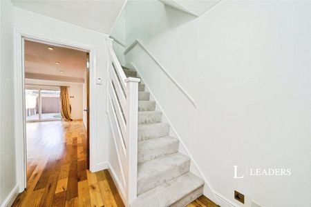 3 bedroom semi-detached house to rent - Photo 3