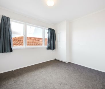 Bright, Budget, Brilliantly Located. - Photo 3