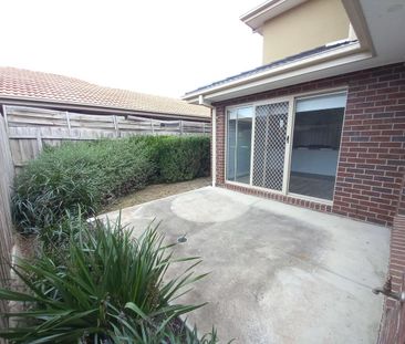 THREE BEDROOM TOWNHOUSE - Photo 5