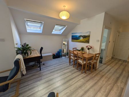 2 Bed Flat, Francemary Road, SE4 - Photo 2