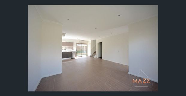 Lifestyle Ease with Shopping & Transport at Your Doorstep! - Photo 1