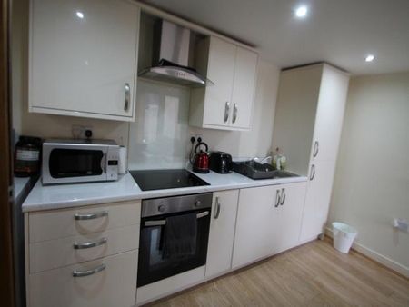 2 bedroom flat to rent - Photo 5