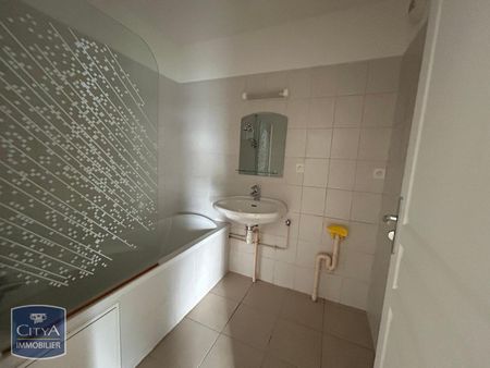 Location Appartement 2 pièces 47m² LUXEUIL LES BAINS 70300 - Photo 2