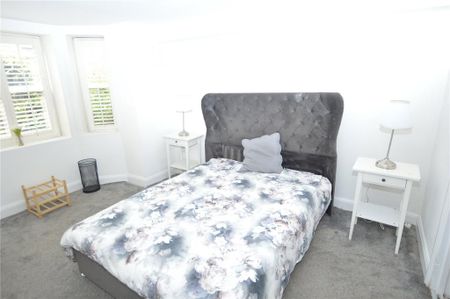 3 bedroom flat to rent - Photo 3
