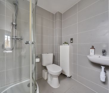 North Town Road, Maidenhead - Photo 1