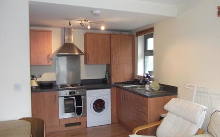 Two bathrooms, good size living space and great location for access to the City Centre and Temple Meads with an ALLOCATED parking space. **Video tour available** - Photo 3