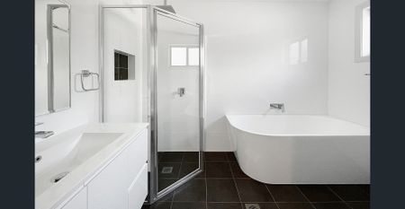 Modern 3 Bedroom Home in Albion Park - Photo 5