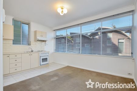 10/244 Barkly Street, St Kilda VIC 3182 - Photo 2