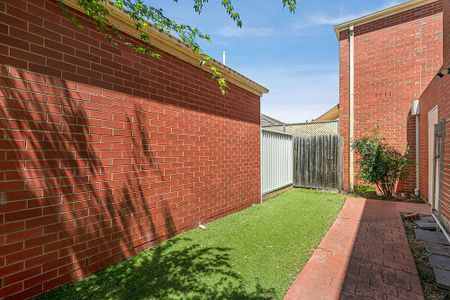 6/20 Eastleigh Avenue, Keilor East VIC 3033 - Photo 3