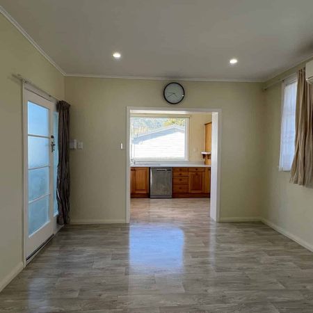 Stokes Valley 2 Bedroom - Photo 4