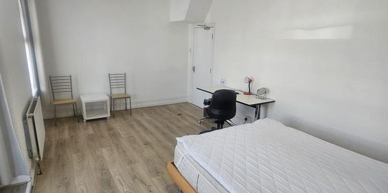 1 bedroom in a house share to rent - Photo 3