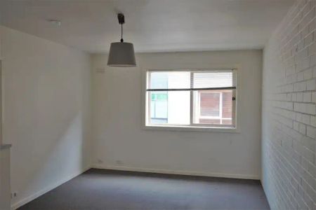 “Spacious 1bedder in a fabulous location!” - Photo 4