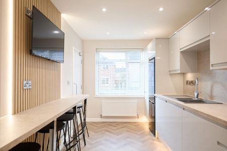 5 bedroom semi-detached house to rent - Photo 3