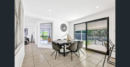 Spacious Family Living with Poolside Entertaining in the Heart of Mulgoa - Photo 2