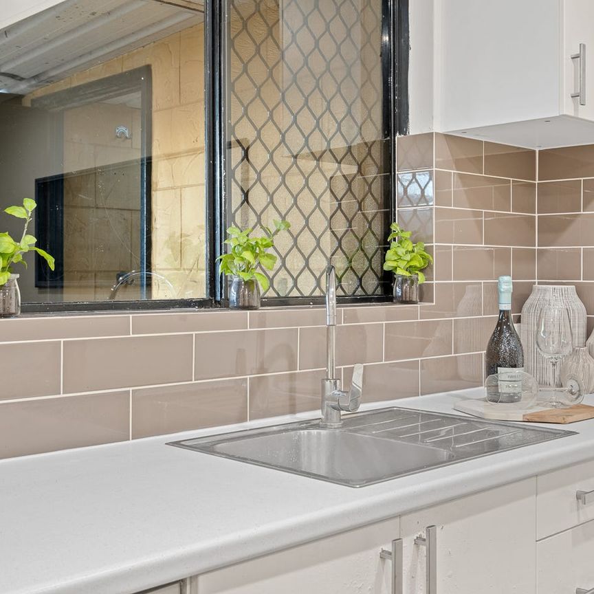 Spacious 5-Bedroom Family Home in the Heart of Craigie - Photo 1