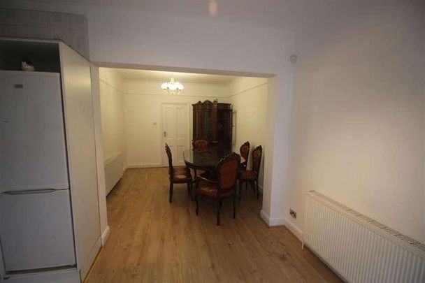 Garratt Road, Edgware, HA8 - Photo 1