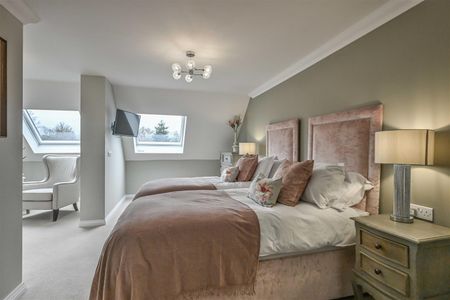 Jubilee Lodge, Fleet, Hampshire - Photo 5