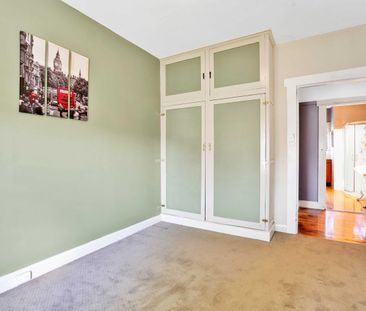 Neat & Comfortable 3-Bedroom Home in Convenient Location - Photo 2