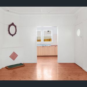 Spacious and Stylish Living in West Wollongong - Photo 3