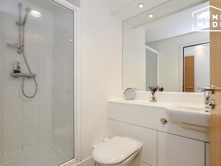 The Mast, Albert Basin Way, E16 - Photo 4