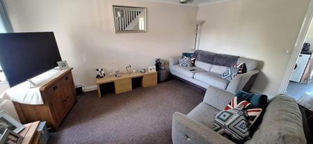 3 bedroom semi-detached house to rent - Photo 2