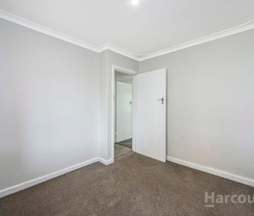 Charming 3 Bedroom Home Close to the Beach - Photo 5