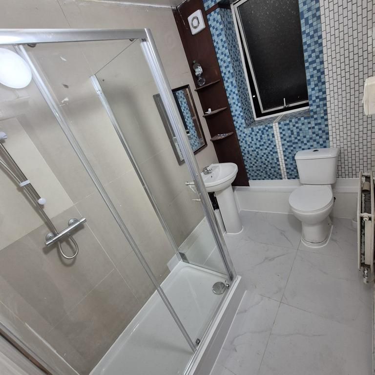 1 bedroom in a flat share to rent - Photo 1