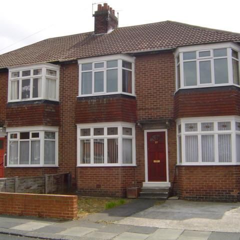 2 bed flat to rent in Angerton Gardens, Fenham, NE5 - Photo 1