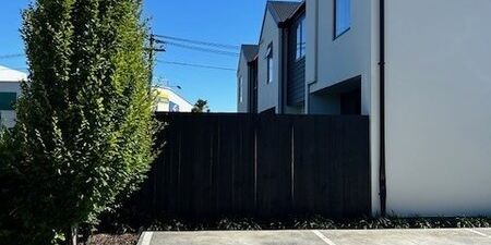 Lovely modern townhouse in great location! - Photo 3