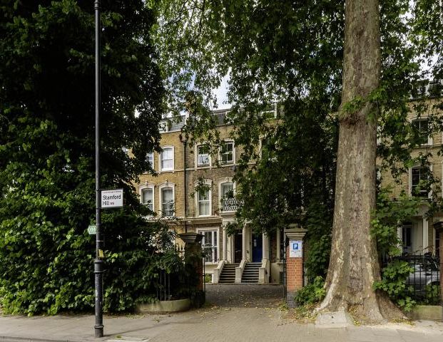 Newly refurbished 1 bedroom property close to Stoke Newington Overground - Photo 1