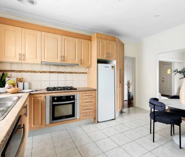 “Family Comfort in Prime Glenroy Location” - Photo 4