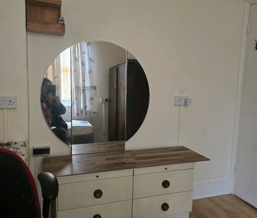 Room in a Shared House, Forty Lane, HA9 - Photo 5