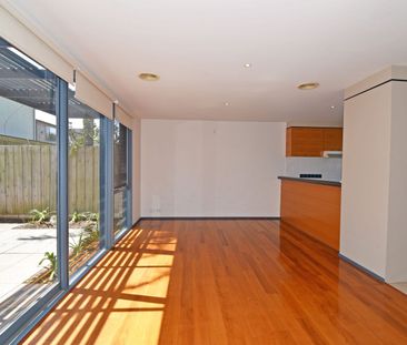 CHARMING FAMILY HOME - Photo 5