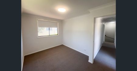 SPACIOUS THREE BEDROOM TOWNHOUSE IN A GATED COMPLEX - Photo 5