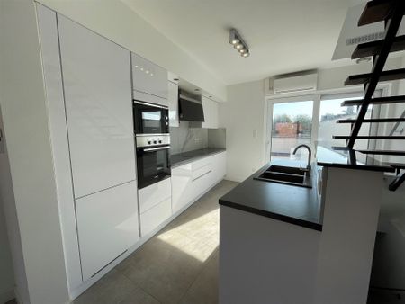 PRACHTIG DUPLEX APPARTEMENT (102m²) MET 1 SLAAPKAMER, TERRAS, AUTOSTAANPLAATS EN BERGING - Foto 2