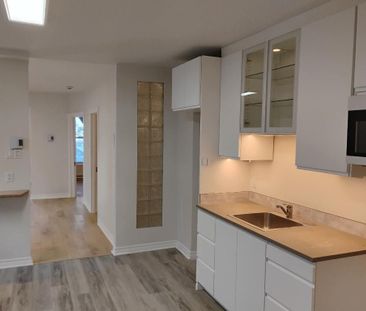 À louer 4 et demi entièrement rénové avec thermopompe, deux chambre... - Photo 2